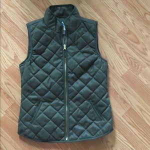 Old Navy olive green quilted vest with gold zipper
